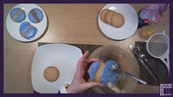 art-time-blue-iced-biscuits